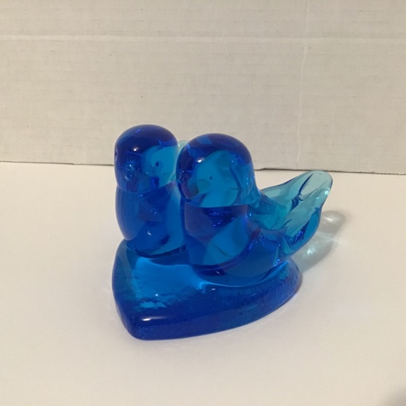 Vintage Bluebirds of Happiness on Heart Art Glass Leo Ward 1994 Signed - Picture 2 of 8
